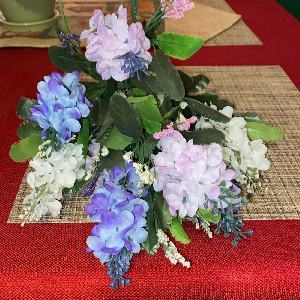Set of 2 “simply spring” flower bushes.